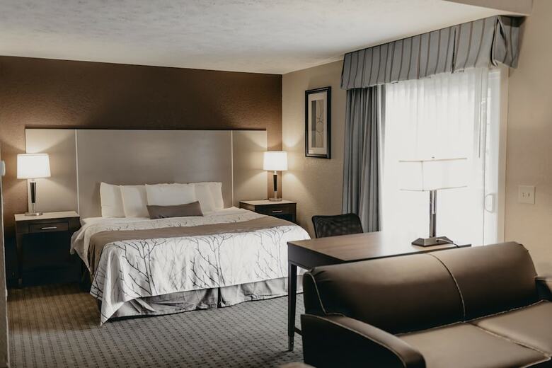 Eastland Suites Hotel & Conference Center