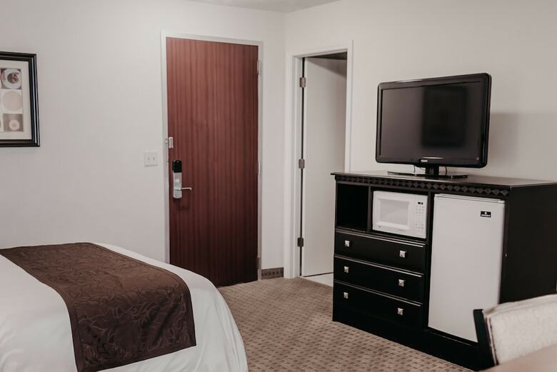 Eastland Suites Hotel & Conference Center