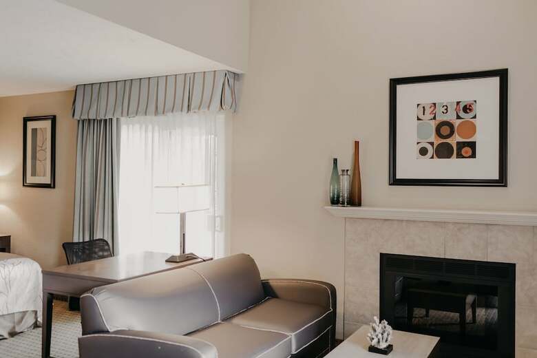 Eastland Suites Hotel & Conference Center