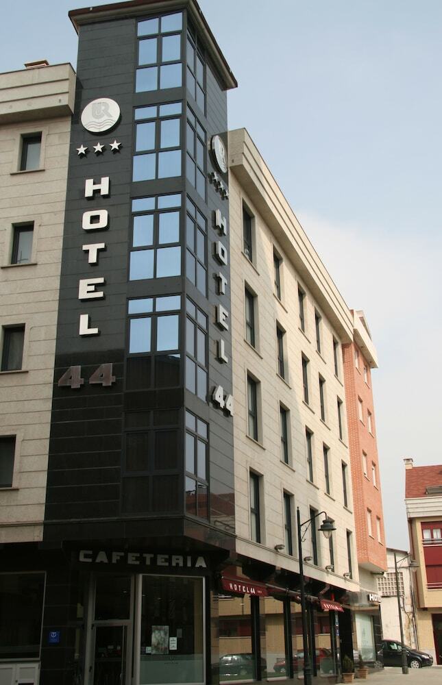Hotel 44