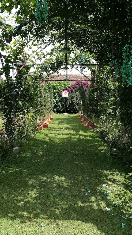 Villa Vila Bunga Merah Gelatik