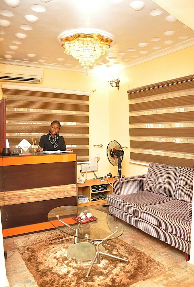 Hotel Topaz Luxury Suites & Apartments