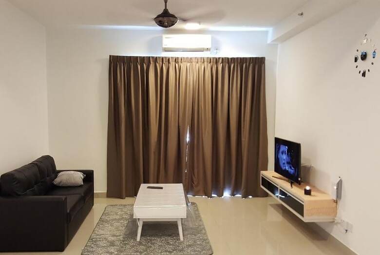 Aeon Tebrau Homestay & Hotel