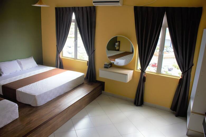 Aeon Tebrau Homestay & Hotel