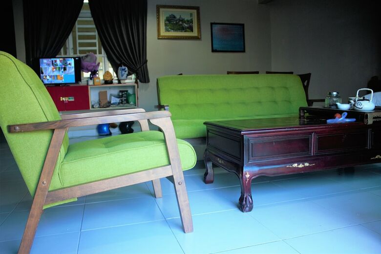 Aeon Tebrau Homestay & Hotel