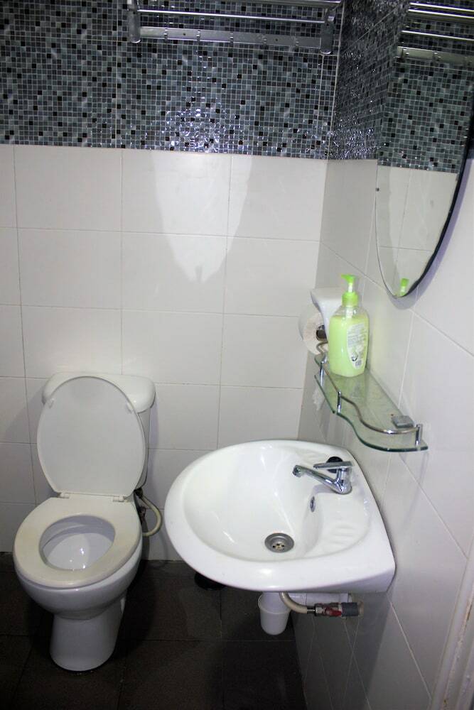 Aeon Tebrau Homestay & Hotel