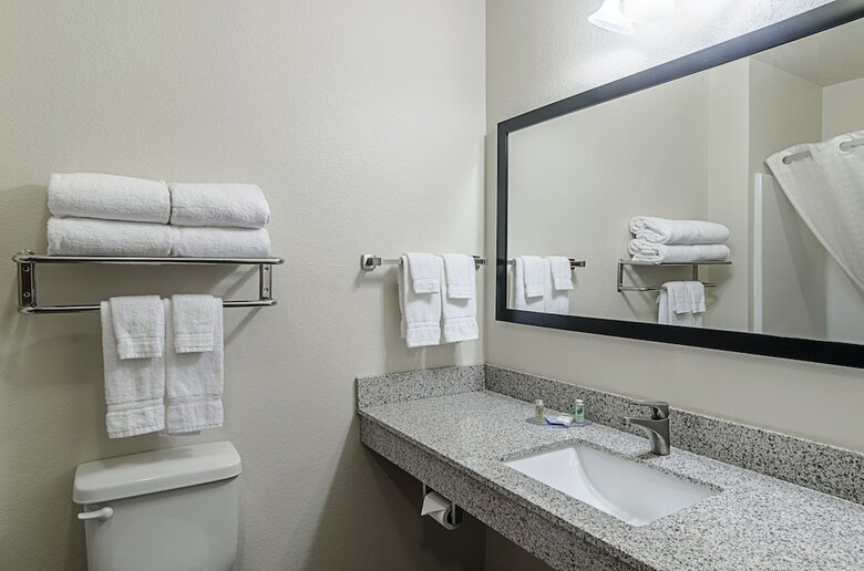Hotel Cobblestone Inn & Suites - Guernsey