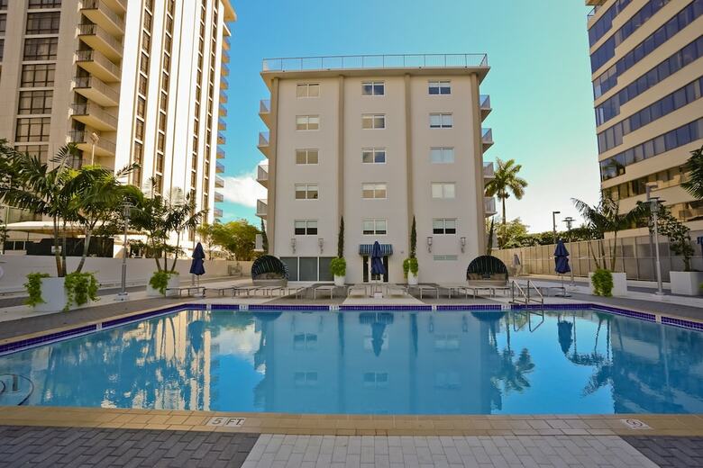 Coconut Grove Apartments By Nuovo