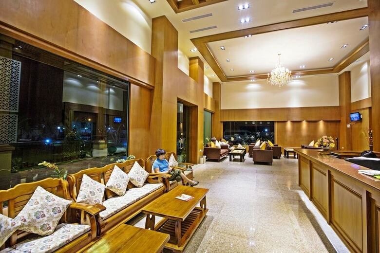 Hotel Airport Resort & Spa