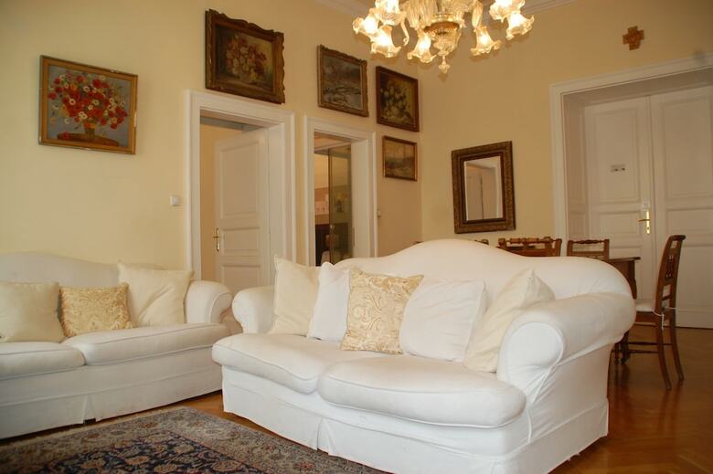 Bohemia Antique Apartment