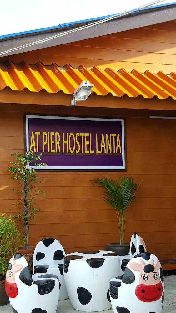 Hostal At Pier Hostel Lanta