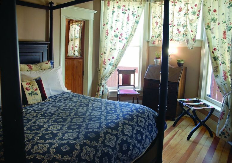 Downtown Historic Bed And Breakfast