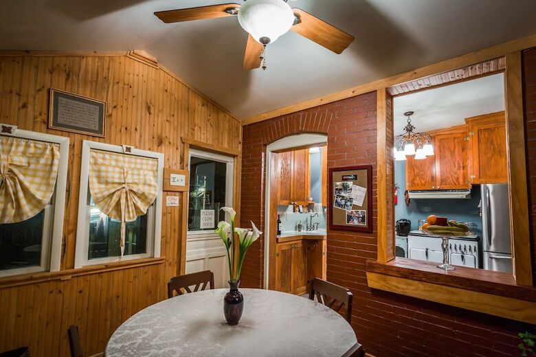 Downtown Historic Bed And Breakfast