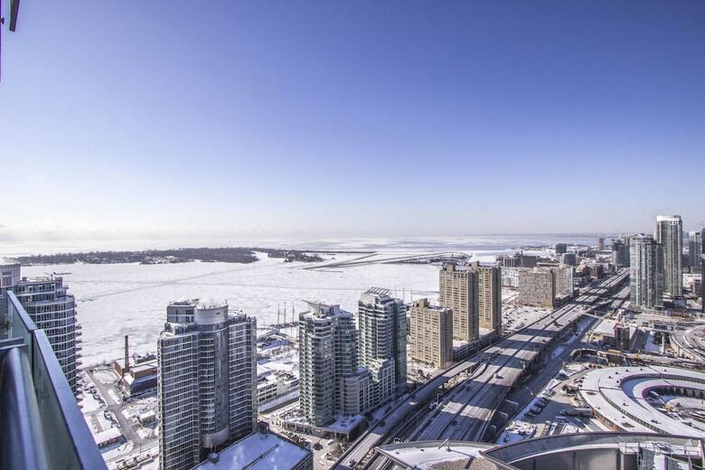 Life Suites Ice - Lake And City View