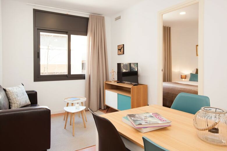 Click&flat Europa Fira Apartments