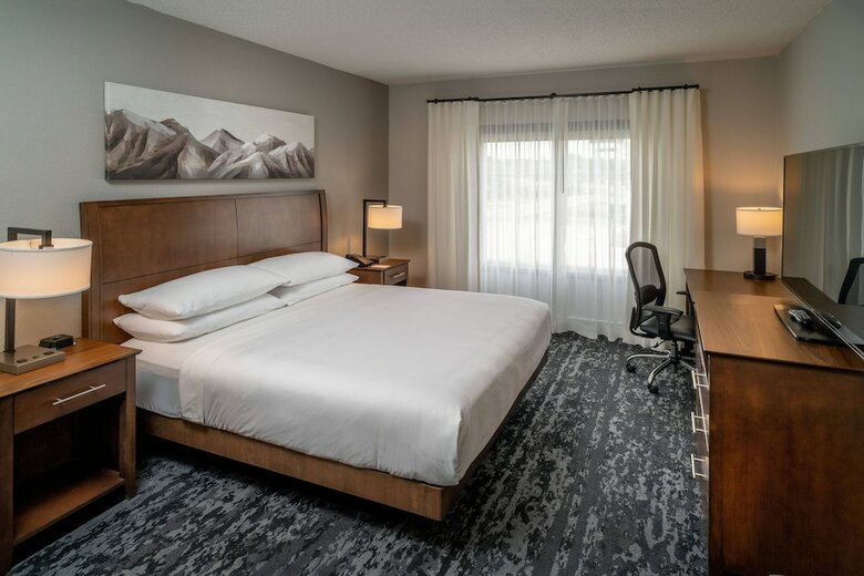 Delta Hotels By Marriott Huntington Mall