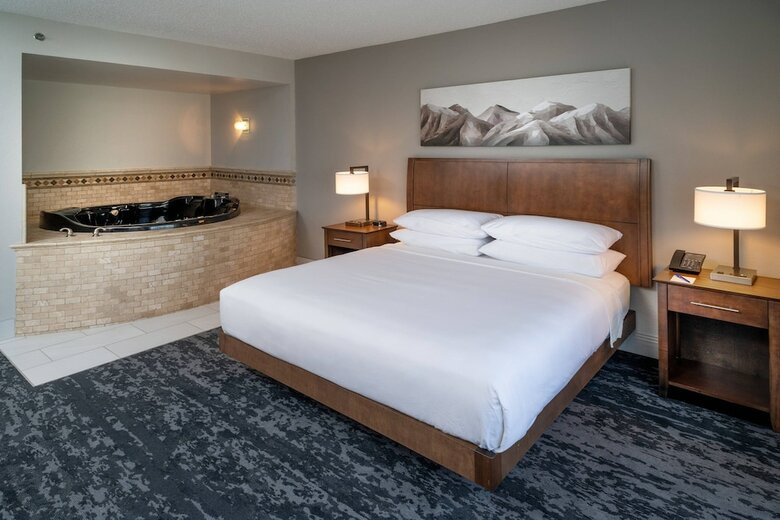 Delta Hotels By Marriott Huntington Mall