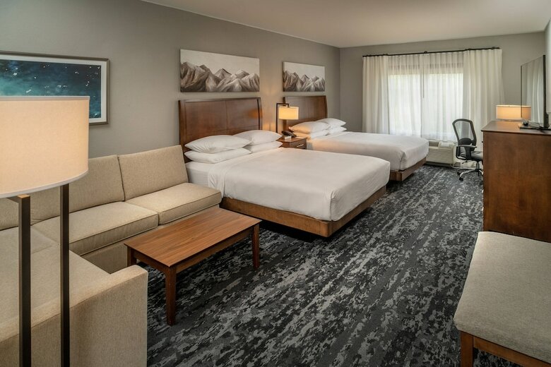 Delta Hotels By Marriott Huntington Mall