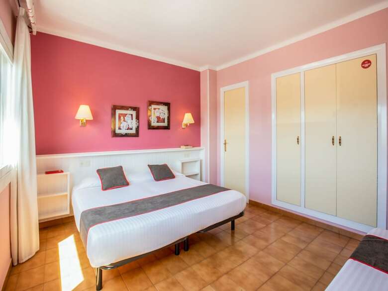 Pension Oyo Hostal Casa Feliu