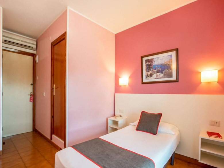 Pension Oyo Hostal Casa Feliu