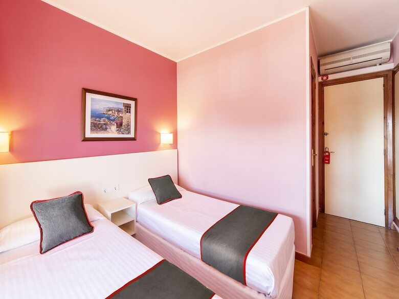 Pension Oyo Hostal Casa Feliu