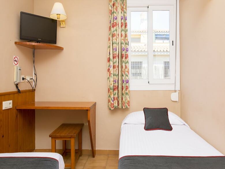 Pension Oyo Hostal Casa Feliu