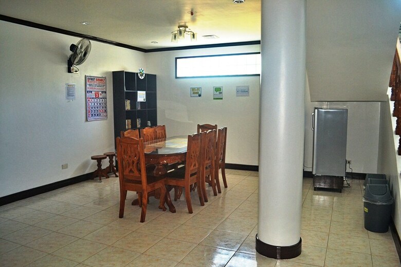 Hostal Mayon Backpackers Hostel