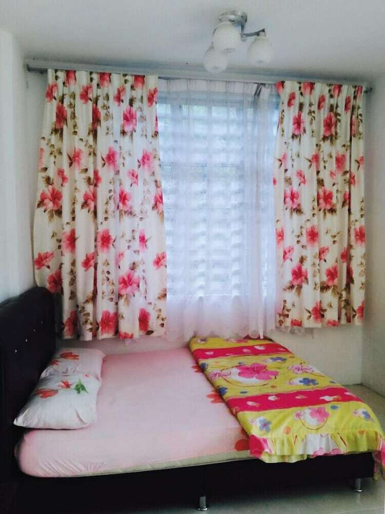 Sa Apartments @ Crown Imperial Court