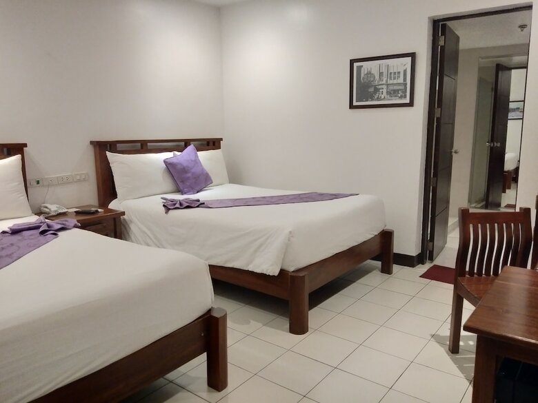 Safari Lodge Baguio By Log Cabin Hotel