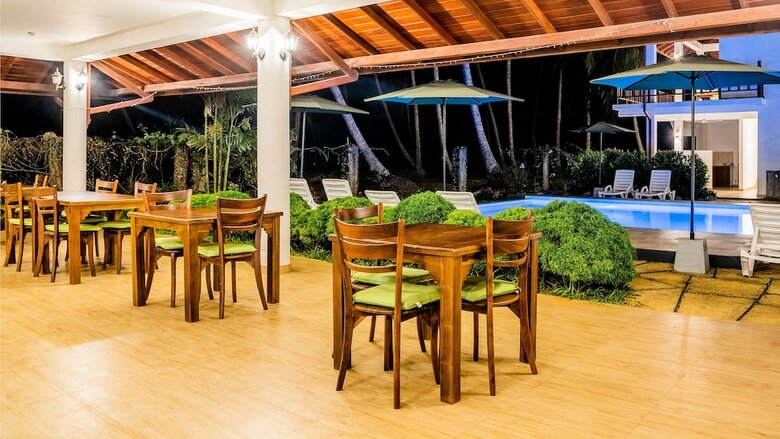 Hotel Green Parrot Beach Resort