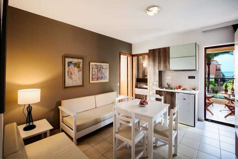 Aparthotel Kallitsakis Beach