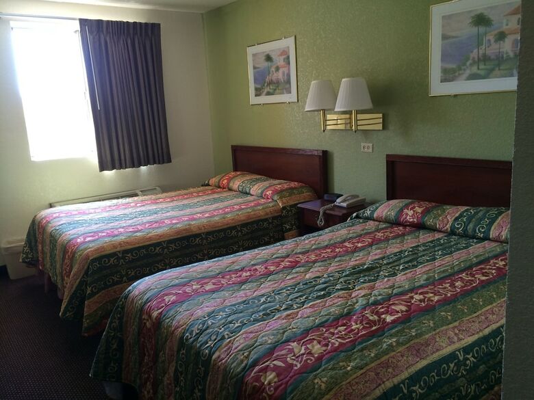 Hotel Farmington Inn