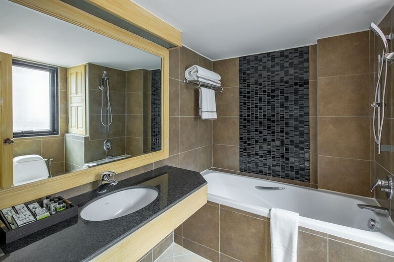 Nora Lakeview Hotel