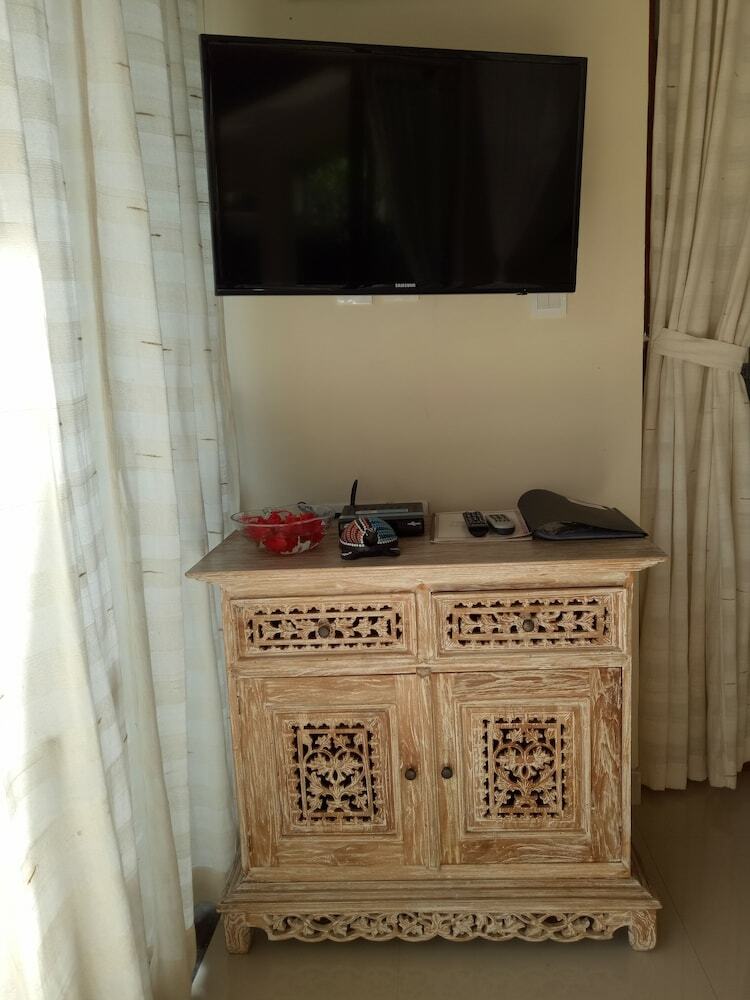 Hotel Oyo 2667 Aron Guest House