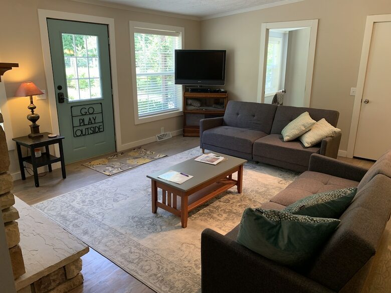 Goldberry Woods Bed & Breakfast-microfarm-cottages