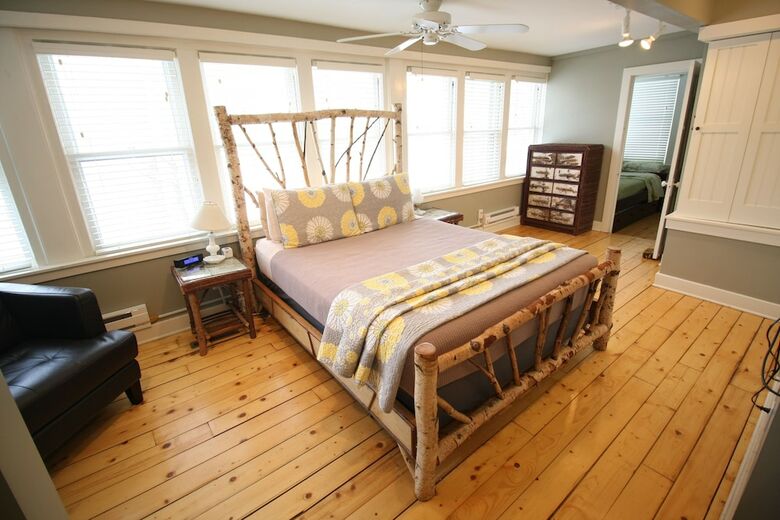 Goldberry Woods Bed & Breakfast-microfarm-cottages