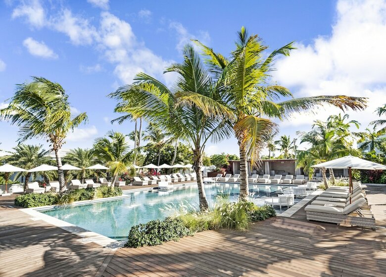 Hotel Hodges Bay Resort And Spa