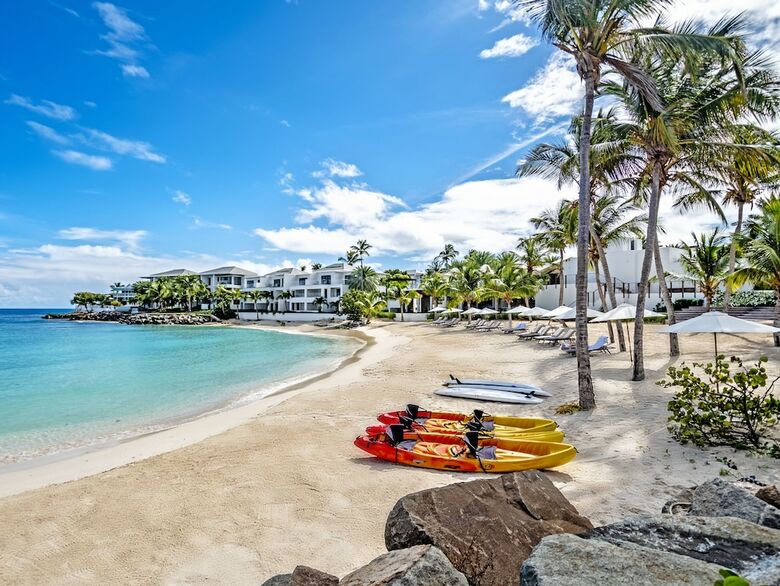 Hotel Hodges Bay Resort And Spa