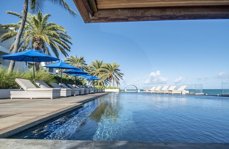 Hotel Hodges Bay Resort And Spa