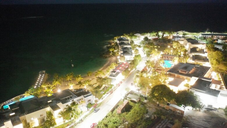 Hotel Hodges Bay Resort And Spa