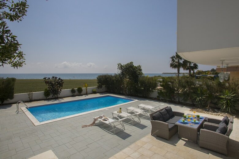 Mazotos Villa Iris