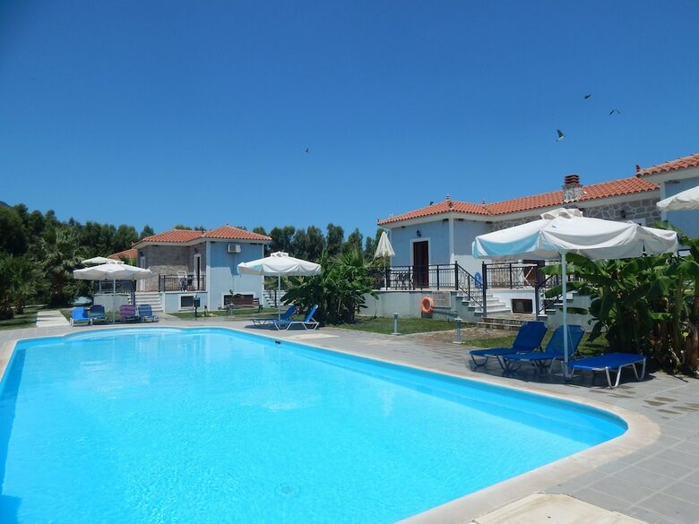 Aparthotel Kaloni Village Apartments