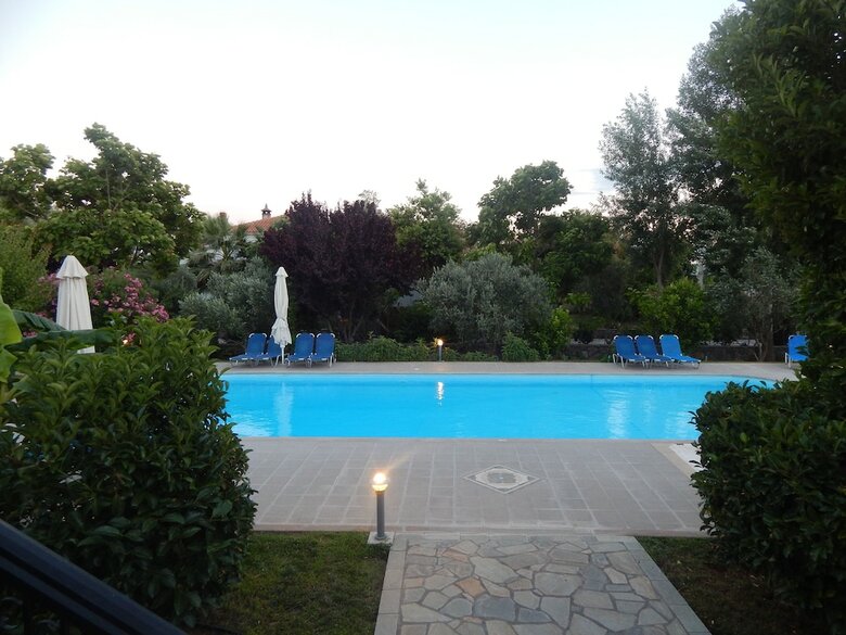 Aparthotel Kaloni Village Apartments