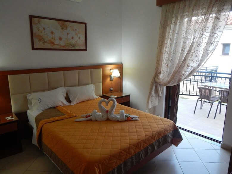 Aparthotel Kaloni Village Apartments