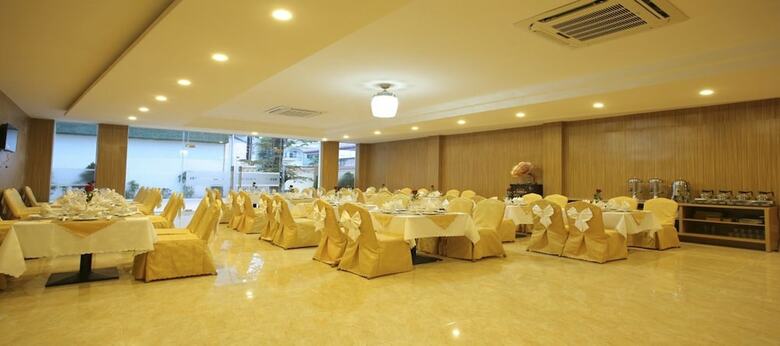 Red Palace Hotel