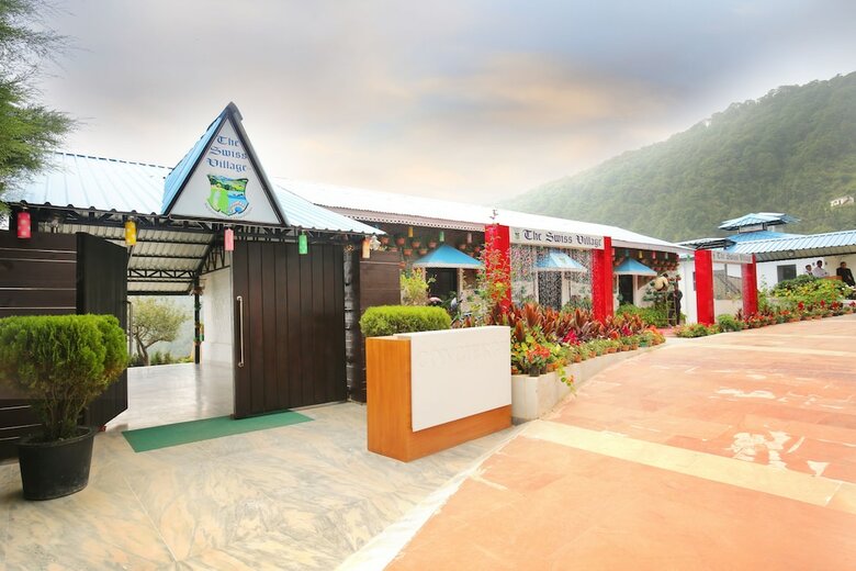 Hotel The Swiss Village Resort