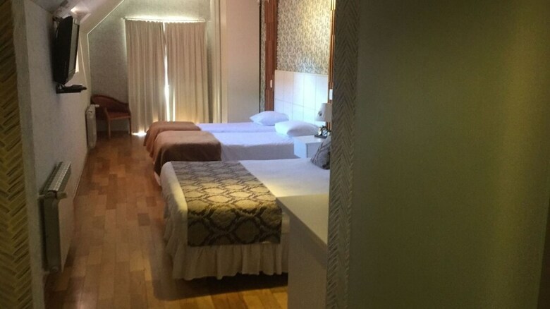 Chris Park Hotel