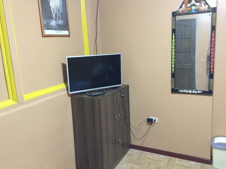 Hostal Rjc Hostel And Karaoke Bar