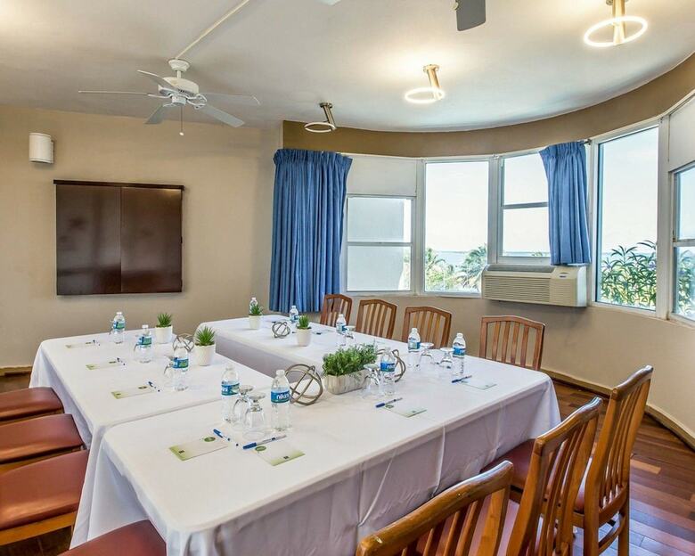 Hotel Comfort Inn & Suites Levittown