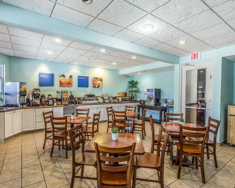 Hotel Comfort Inn & Suites Levittown